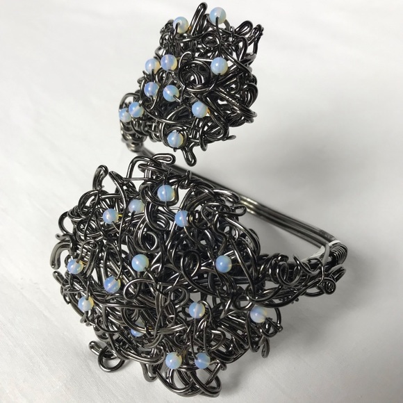 Twist cuff - Picture 3 of 5